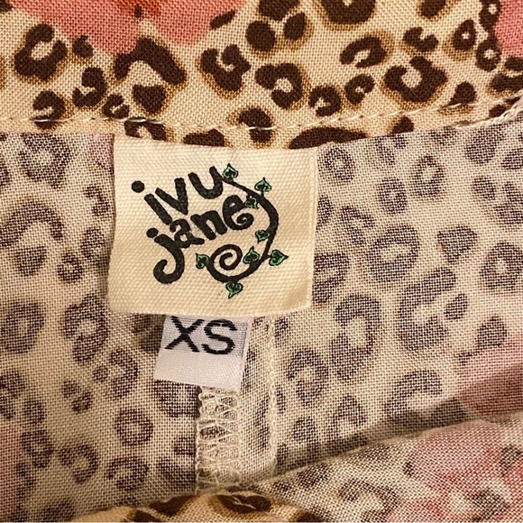 Ivy Jane Multicolor Size XS Button Up Long Sleeve Wrap Hemline Made in USA - Picture 2 of 8